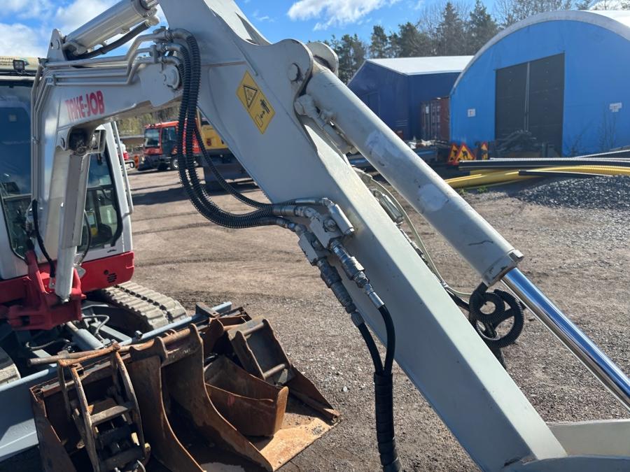 Mini pelles Takeuchi TB235 avec de nombreux outils – Image 41