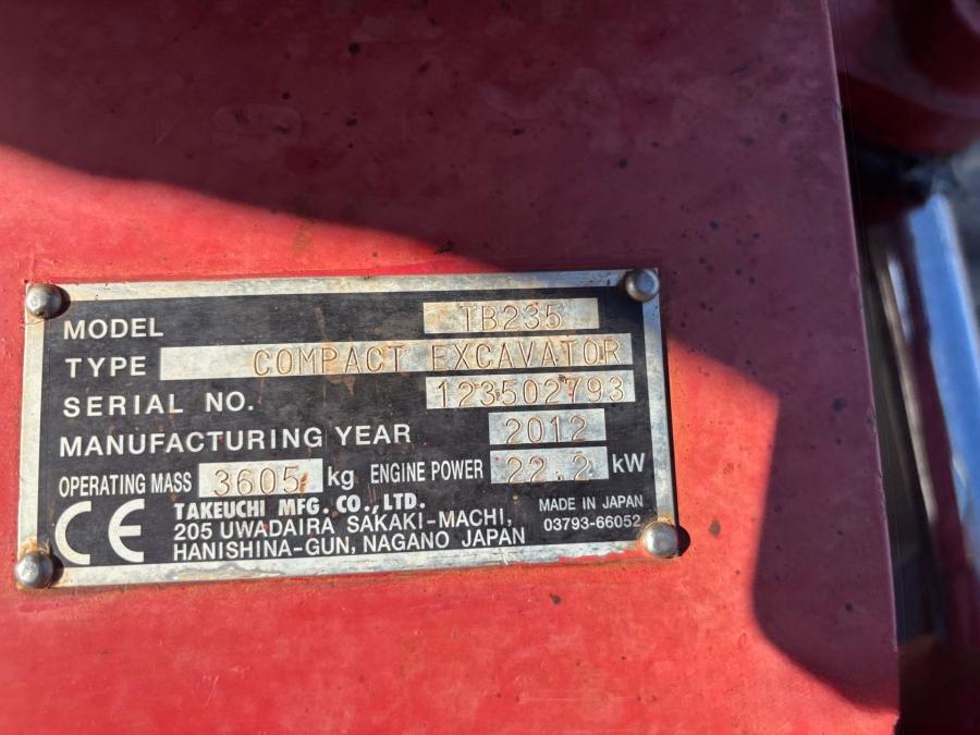 Mini pelles Takeuchi TB235 avec de nombreux outils – Image 35