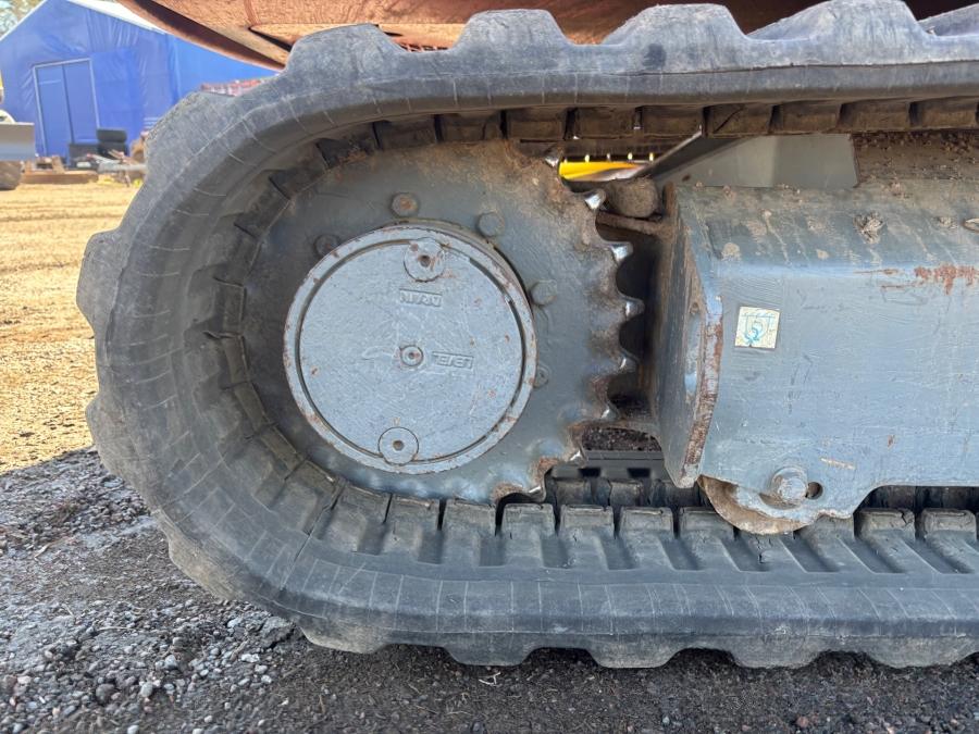 Mini pelles Takeuchi TB235 avec de nombreux outils – Image 26