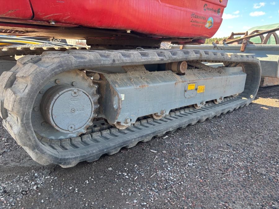 Mini pelles Takeuchi TB235 avec de nombreux outils – Image 25