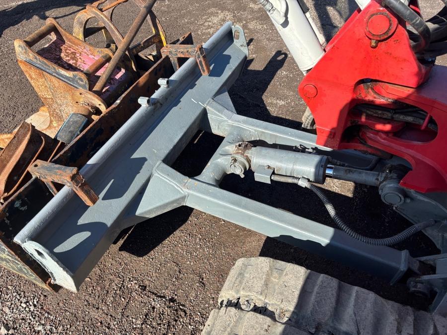 Mini pelles Takeuchi TB235 avec de nombreux outils – Image 23