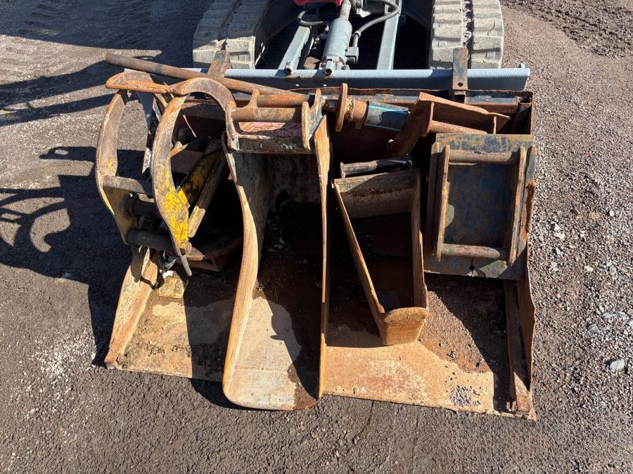 Mini pelles Takeuchi TB235 avec de nombreux outils – Image 21