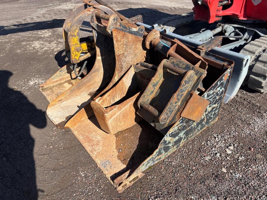 Mini pelles Takeuchi TB235 avec de nombreux outils – Image 20