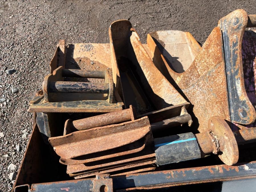 Mini pelles Takeuchi TB235 avec de nombreux outils – Image 19