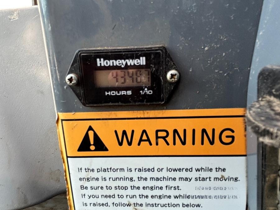 Mini pelles Takeuchi TB235 avec de nombreux outils – Image 11