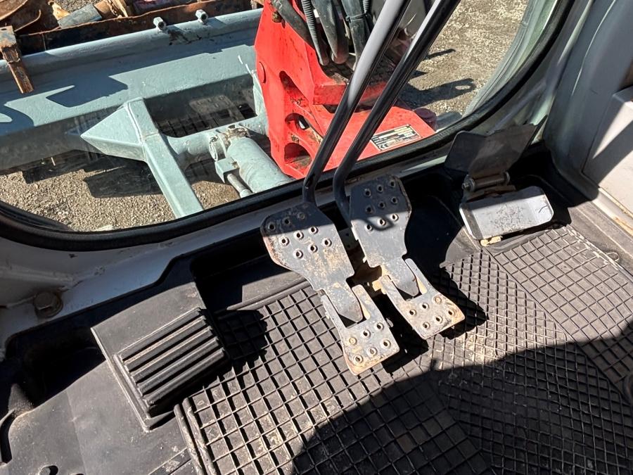 Mini pelles Takeuchi TB235 avec de nombreux outils – Image 10