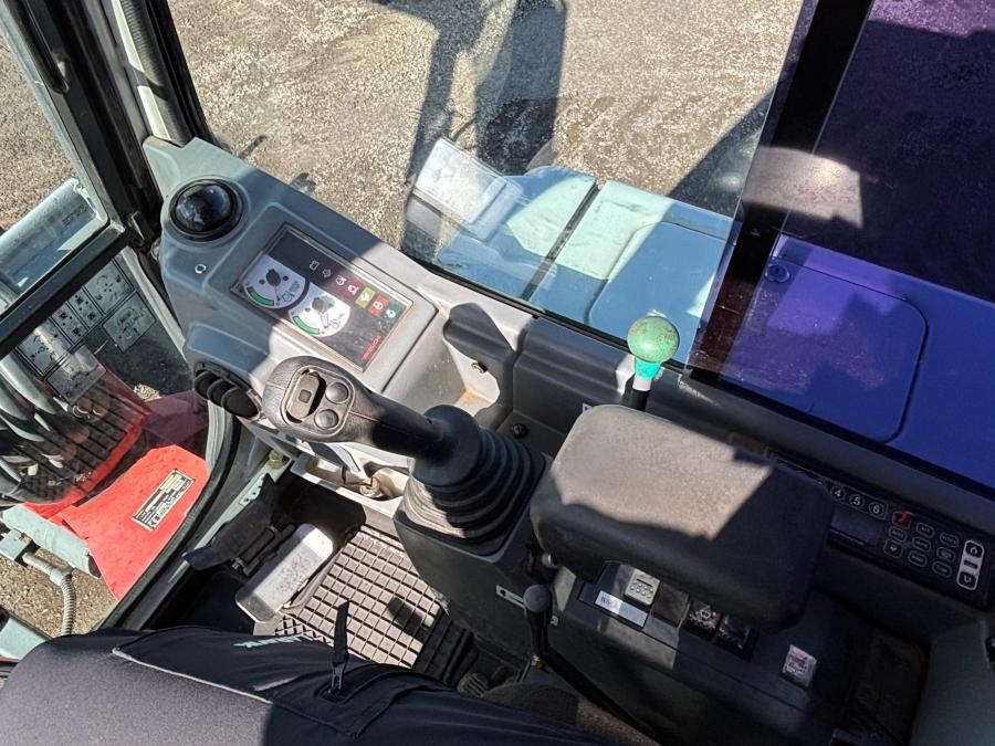 Mini pelles Takeuchi TB235 avec de nombreux outils – Image 9