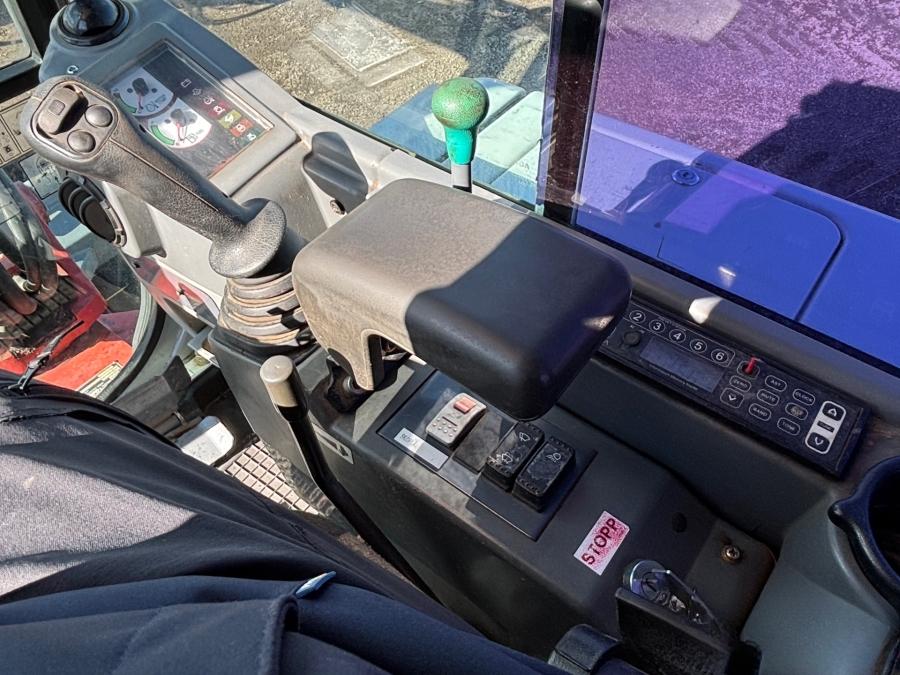 Mini pelles Takeuchi TB235 avec de nombreux outils – Image 7