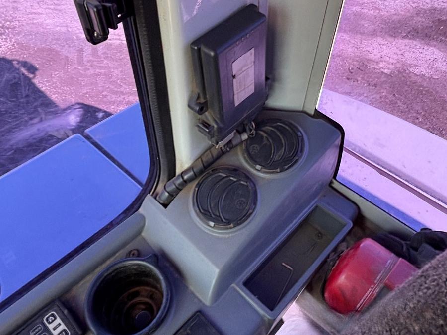 Mini pelles Takeuchi TB235 avec de nombreux outils – Image 6