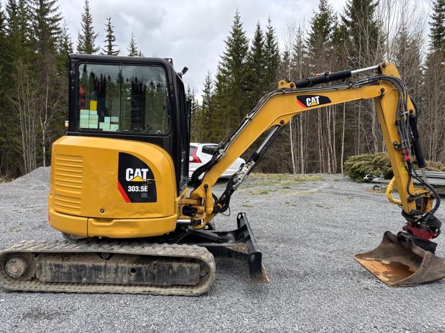 Mini pelle Caterpillar 303.5E CR et 4 remorques – Image 53