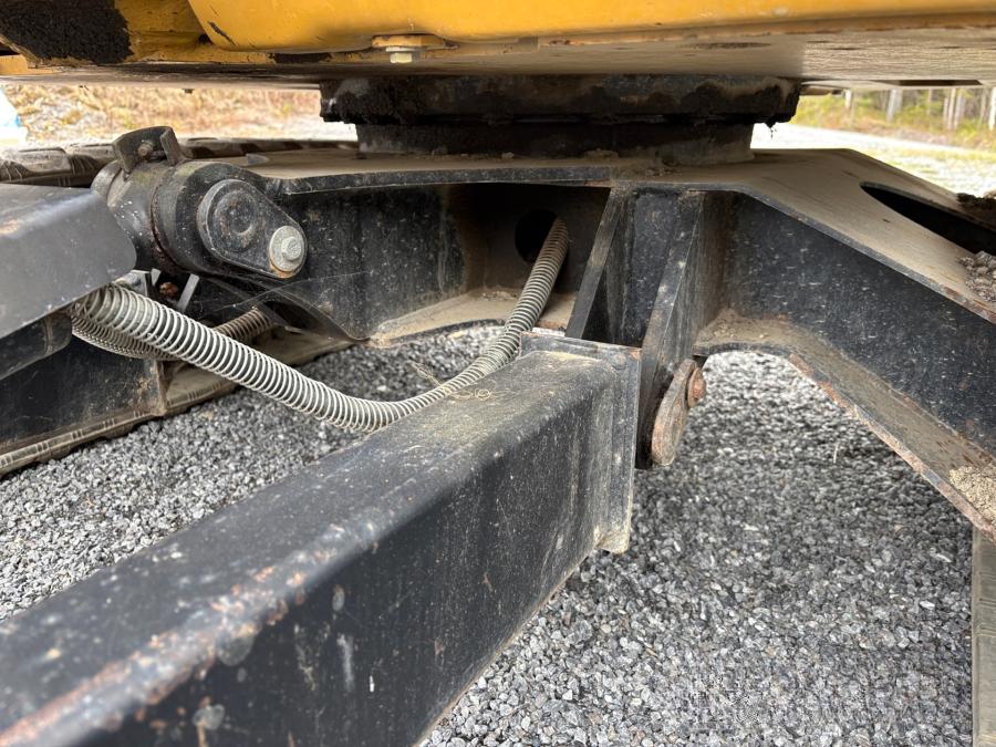 Mini pelle Caterpillar 303.5E CR et 4 remorques – Image 49