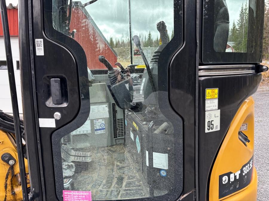 Mini pelle Caterpillar 303.5E CR et 4 remorques – Image 48