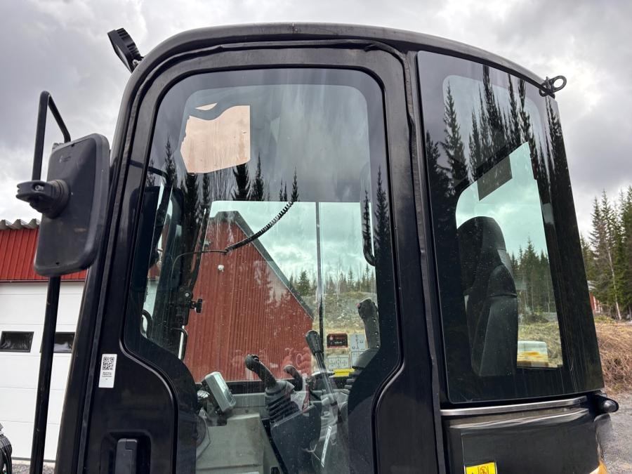 Mini pelle Caterpillar 303.5E CR et 4 remorques – Image 47