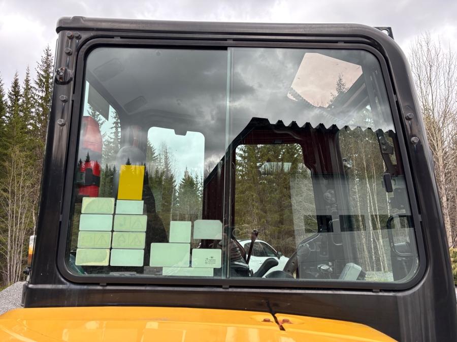 Mini pelle Caterpillar 303.5E CR et 4 remorques – Image 43