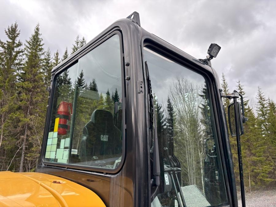 Mini pelle Caterpillar 303.5E CR et 4 remorques – Image 42