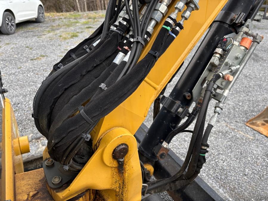 Mini pelle Caterpillar 303.5E CR et 4 remorques – Image 41