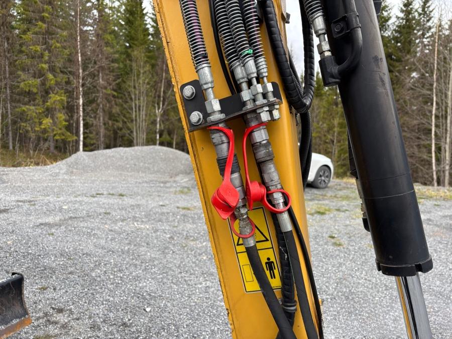 Mini pelle Caterpillar 303.5E CR et 4 remorques – Image 37