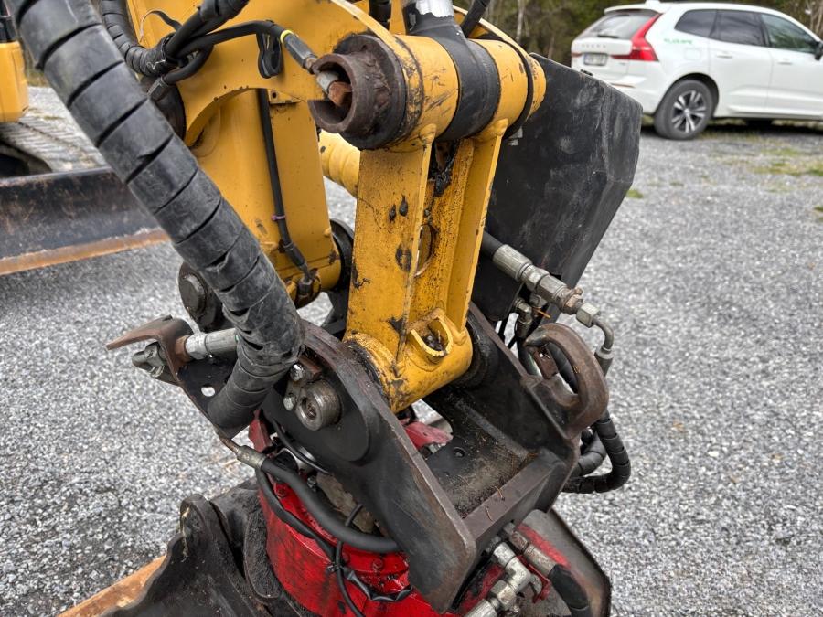 Mini pelle Caterpillar 303.5E CR et 4 remorques – Image 36