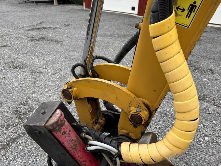 Mini pelle Caterpillar 303.5E CR et 4 remorques – Image 33