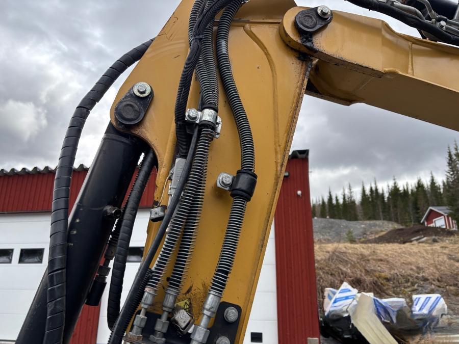 Mini pelle Caterpillar 303.5E CR et 4 remorques – Image 32