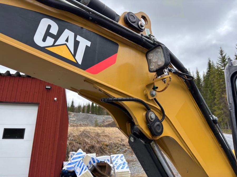 Mini pelle Caterpillar 303.5E CR et 4 remorques – Image 31