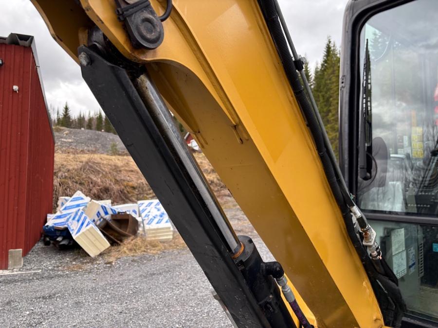 Mini pelle Caterpillar 303.5E CR et 4 remorques – Image 29