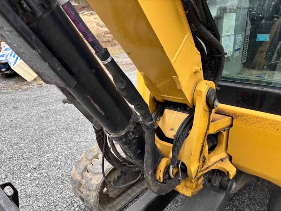 Mini pelle Caterpillar 303.5E CR et 4 remorques – Image 28