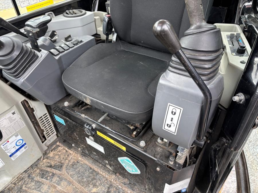 Mini pelle Caterpillar 303.5E CR et 4 remorques – Image 26