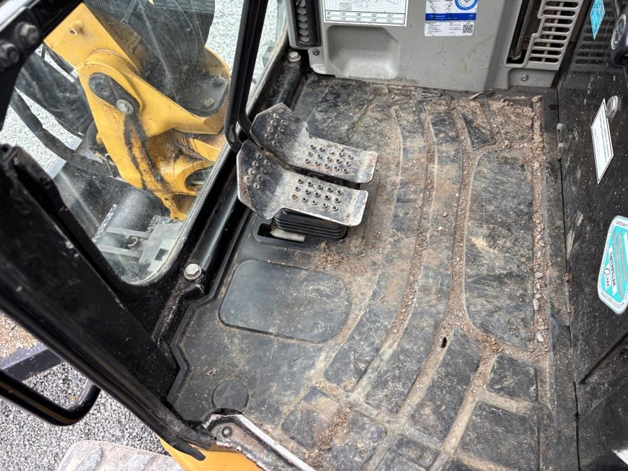 Mini pelle Caterpillar 303.5E CR et 4 remorques – Image 25