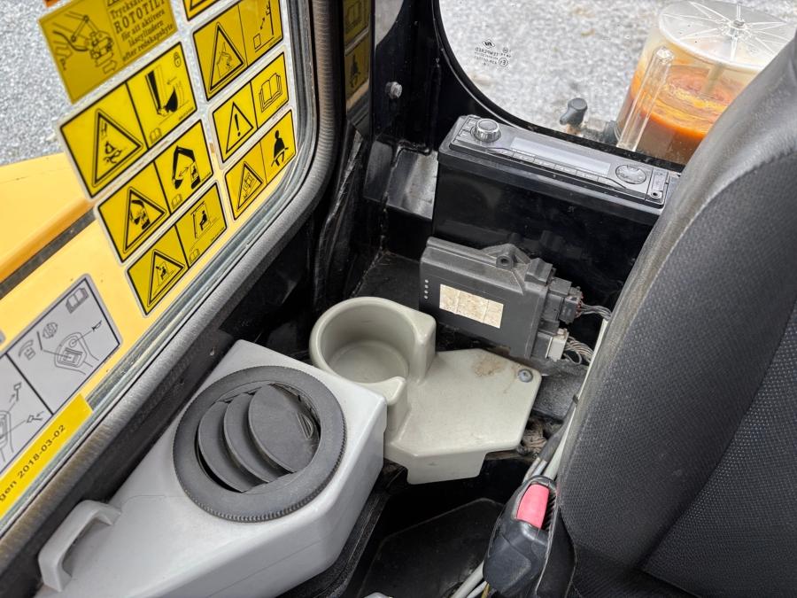 Mini pelle Caterpillar 303.5E CR et 4 remorques – Image 20