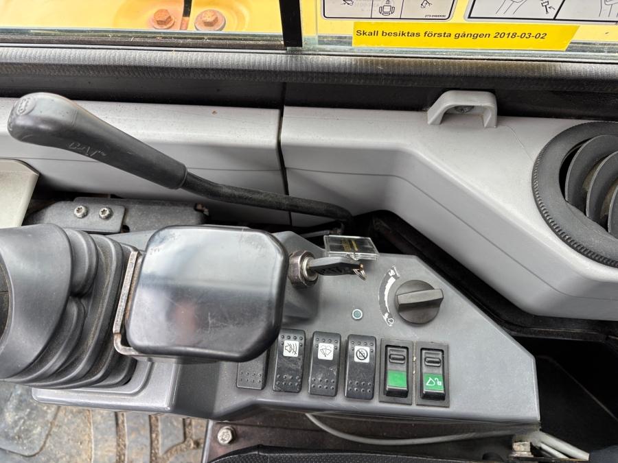 Mini pelle Caterpillar 303.5E CR et 4 remorques – Image 19