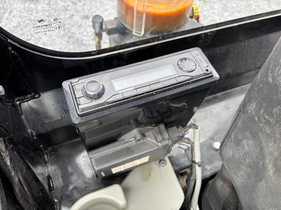 Mini pelle Caterpillar 303.5E CR et 4 remorques – Image 18