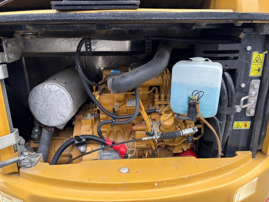 Mini pelle Caterpillar 303.5E CR et 4 remorques – Image 14