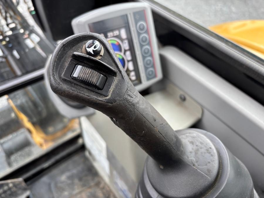 Mini pelle Caterpillar 303.5E CR et 4 remorques – Image 13