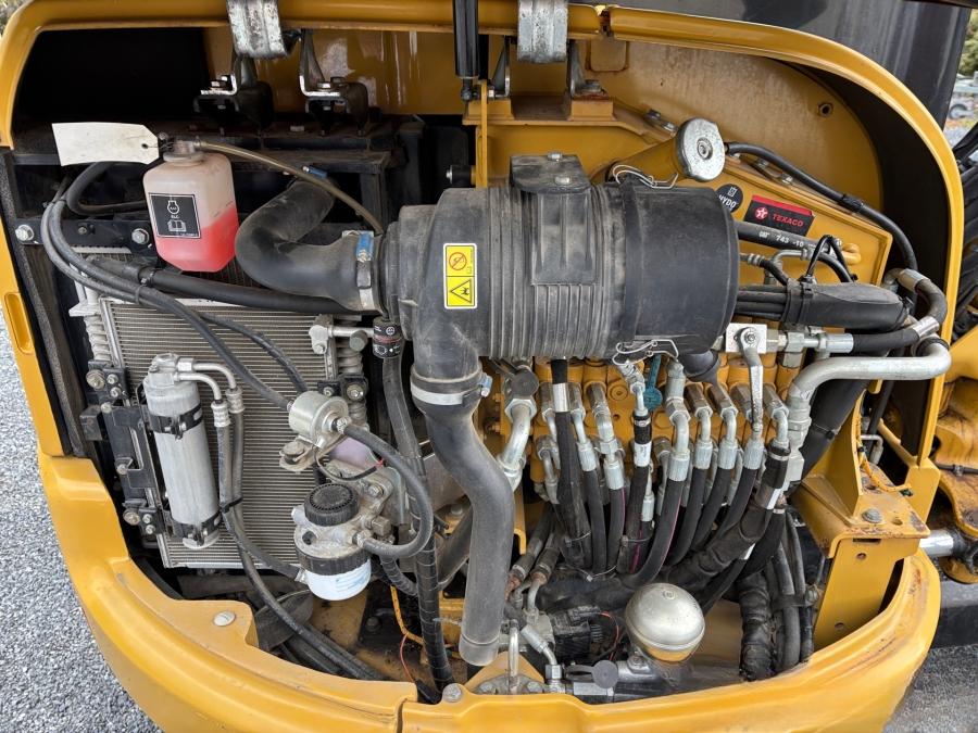 Mini pelle Caterpillar 303.5E CR et 4 remorques – Image 12