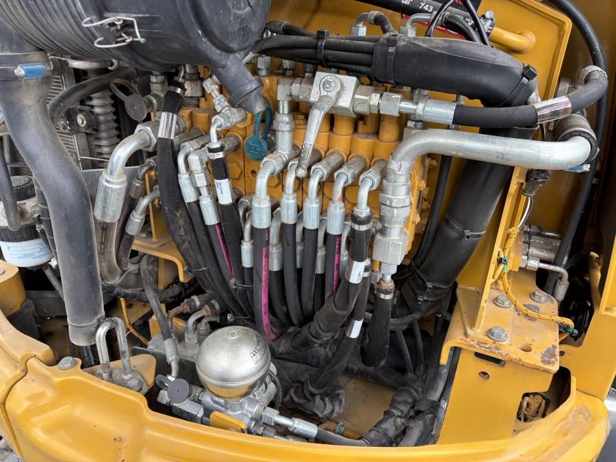 Mini pelle Caterpillar 303.5E CR et 4 remorques – Image 9