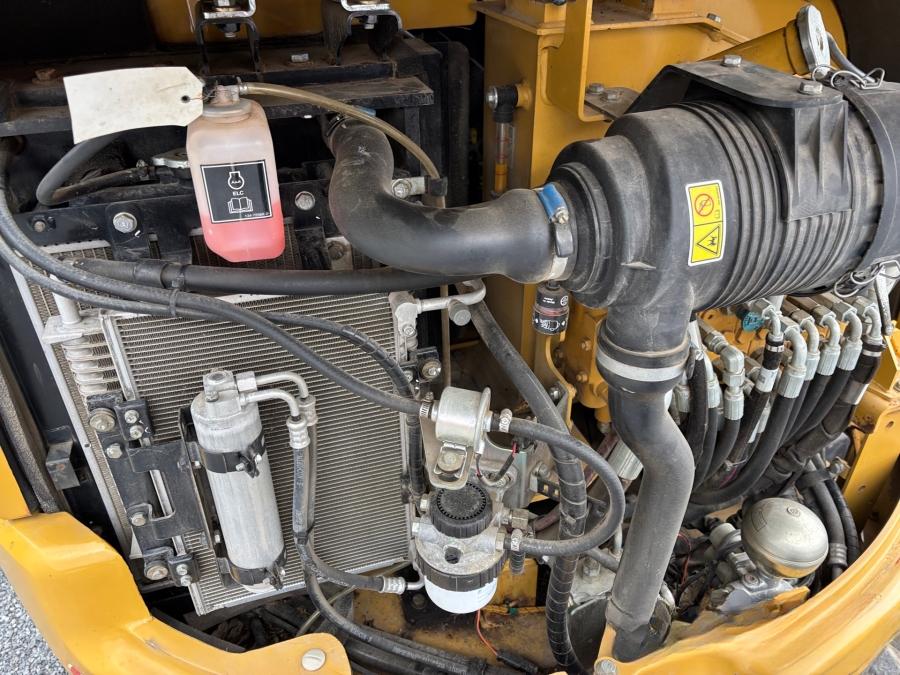 Mini pelle Caterpillar 303.5E CR et 4 remorques – Image 7