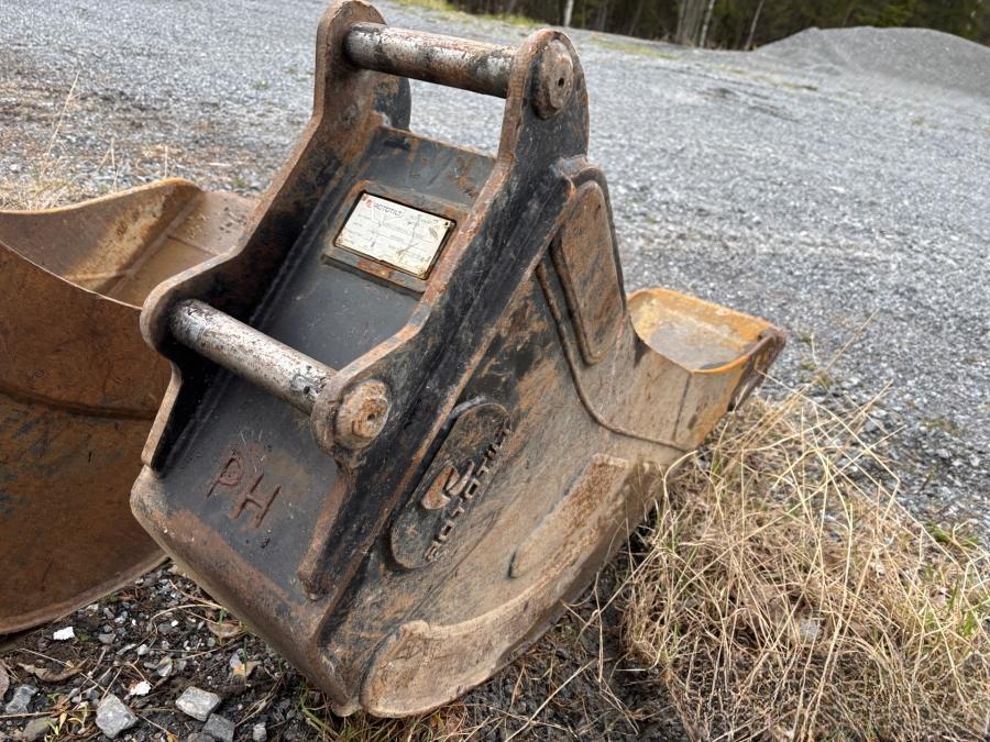 Mini pelle Caterpillar 303.5E CR et 4 remorques – Image 5