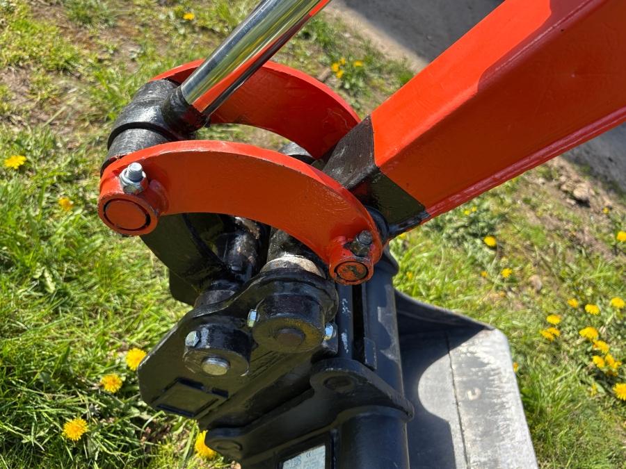 Kubota U10-3 avec remorque et 3 godets – Image 35