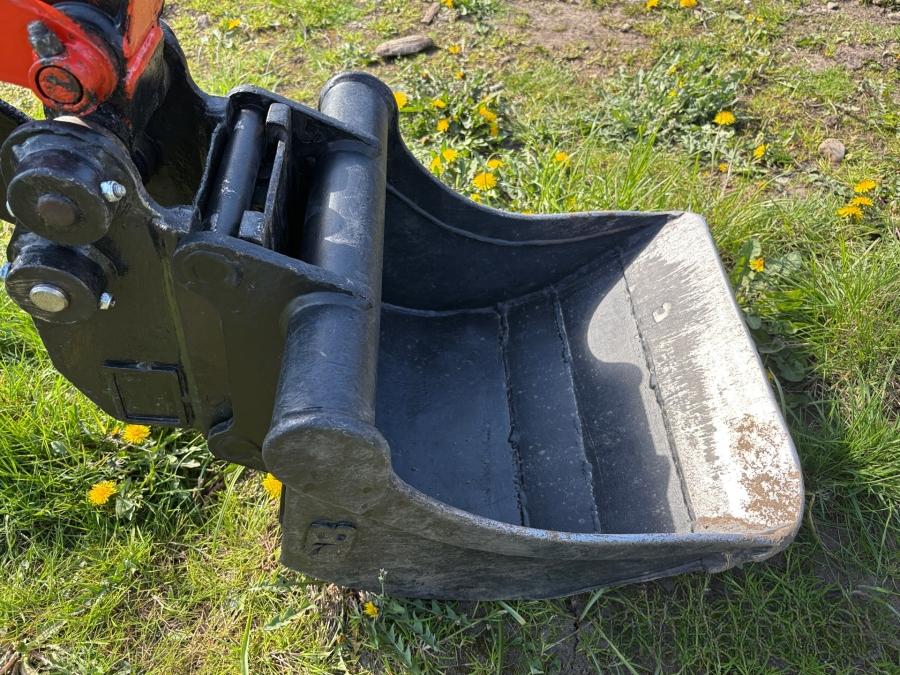 Kubota U10-3 avec remorque et 3 godets – Image 34