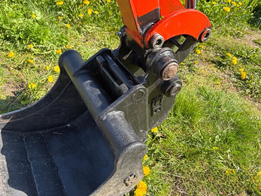 Kubota U10-3 avec remorque et 3 godets – Image 33