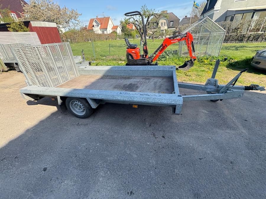 Kubota U10-3 avec remorque et 3 godets – Image 16