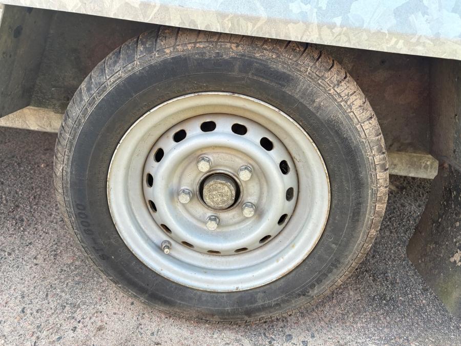 Kubota U10-3 avec remorque et 3 godets – Image 4