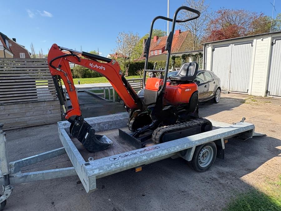 Kubota U10-3 avec remorque et 3 godets